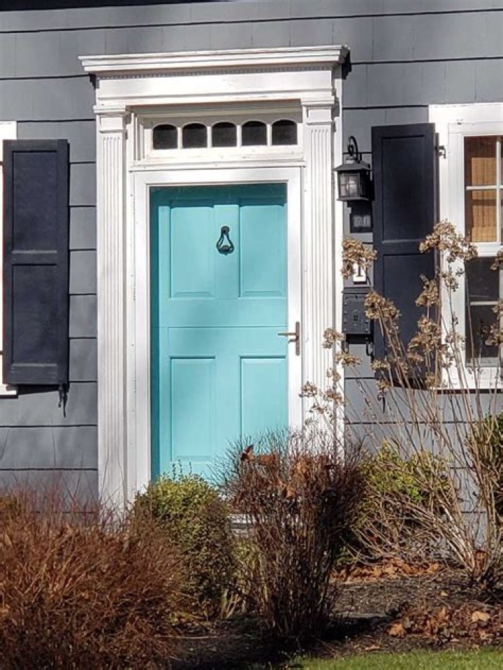 What does turquoise front door mean?